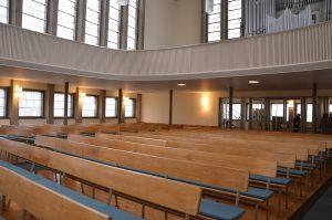 Innenraum der evangelischen Kirche Martin-Luther in Salzgitter-Lebenstedt